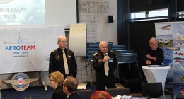 Vítězslav Klímek hovoří na vyhlášení výsledků ankety v listopadu v Muzeu Metoděje Vlacha. Po jeho pravici genmaj. Ing. Jiří Kubala. Foto: Miloš Dermišek