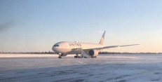 B777-224ER reg. N76010 uvěznil na letišti v Goose Bay v Kanadě mráz. Foto pořídil cestující Sonjey Dutterson. Zdroj: Twitter S. Duttersona B777-224ER reg. N76010 uvěznil na letišti v Goose Bay v Kanadě mráz. Foto pořídil cestující Sonjey Dutterson. Zdroj: Twitter S. Duttersona