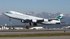 Nákladní verze B747-8 ve službách Cathay Pacific Cargo.