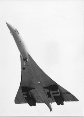 První prototyp Concorde před přistáním v Toulouse. Zdroj: Archiv Lubora Obendraufa