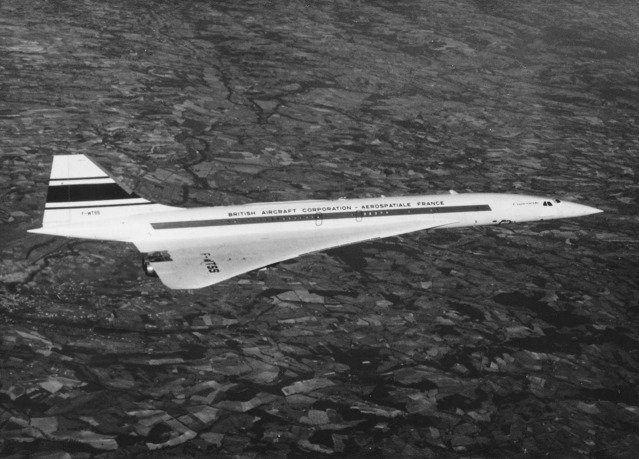První prototyp Concorde za letu nedaleko Nice. Zdroj: Archiv Lubora Obendraufa