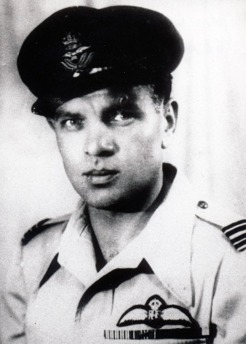Jan Šerhant v uniformě RAF za války. Foto: Archiv rodiny Šerhantových