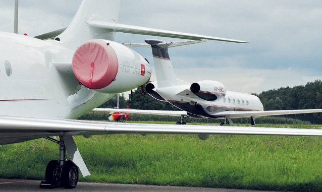 Většina letadel kategorie „business jet“ má velmi podobné uspořádání dolnoplošníku s co nejníže položeným trupem a dvojicí motorů po stranách trupu za křídlem. 