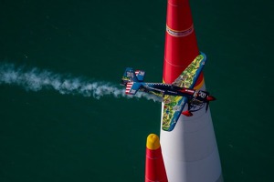 Petr Kopfstein na trati letošního prvního závodu v Abu Dhabi. Foto: Joerg Mitter, Red Bull Media House