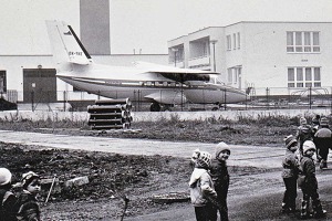 Od konce roku 1983 do roku 1991 sloužil XL-410 v.č. 001 jako herní prvek v podnikové mateřské školce Let Kunovice - Na Bělince. Foto: archiv LMKU
