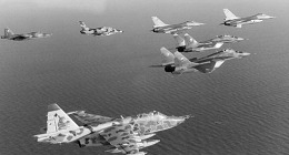 Naše skupina při přeletu z Holandska do Belgie ve složení 2x S--25, 2x MiG-29, 1x L-50 a dvě F-16 belgického letectva. Z druhého L-59 byla tato fotka pořízena. 
