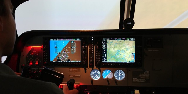 Pohled do kabiny simulátoru.