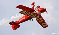 Boeing Stearman při akrobatické ukázce. Zdroj: AP Boeing Stearman při akrobatické ukázce. Zdroj: AP