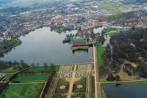 Zámek Frederiksborg v Hillerødu na dánském ostrově Sjælland.