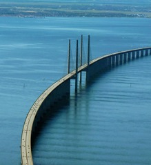 Pohled na most spojující Dánsko a Švédsko