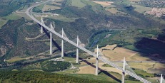 Dálniční most Millau. Dálniční most Millau.