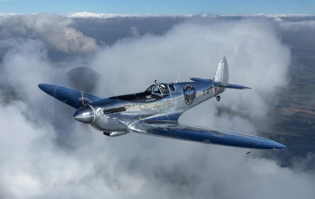 Stříbrný Spitfire obletí Zemi pod registrací G-IRTY. Zdroj: Zdroj: Silver Spitfire – The Longest Flight