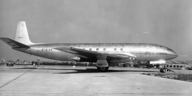 Comet 1, první prototyp s registrací G-ALVG. Tento letoun poprvé vzlétl 27. července 1949. Zdroj: Wikimedia Commons