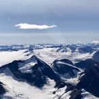 Aljaška i země za letu k ní, to jsou kilometry a kilometry hor, údolí, řek a jezer. 