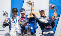 Air Race 2019: mistrem světa je Matt Hall, druhý skončil Yoshihide Muroya, bronzovou příčku bral Martin Šonka. Obr: Team Šonka Obr.: Team Šonka Air Race 2019: mistrem světa je Matt Hall, druhý skončil Yoshihide Muroya, bronzovou příčku bral Martin Šonka. Obr: Team Šonka Obr.: Team Šonka