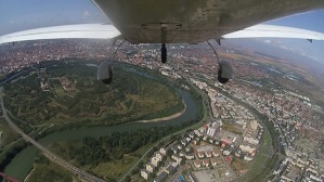 Po odletu z Aradu směr letiště Baneasa v Bukurešti jsme přeletěli historickou pevnost, která sloužila jako bašta proti nájezdům Turků a dostala se dokonce na městský znak.