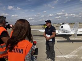 Jiří Pruša odpovídá na otázky celostátní rumunské televize a dalších médií.