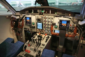 Takto vypadá pohled do kabiny full flight simulátoru L-410. Zde absolvuje 30 minutový let výherce hlavní ceny. Foto: CATC Praha 