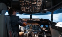 Pohled do kabiny plně pohyblivého simulátoru B737 MAX. Foto: Tomáš Vocelka Pohled do kabiny plně pohyblivého simulátoru B737 MAX. Foto: Tomáš Vocelka