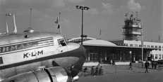 DC-2 společnosti KLM v roce 1947 na letišti Praha-Ruzyně. Zdroj: Archiv KLM 