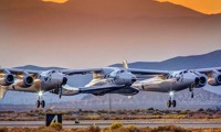 VMS Eve přistává s SS2. Zdroj: Virgin Galactic VMS Eve přistává s SS2. Zdroj: Virgin Galactic