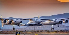 VMS Eve přistává s SS2. Zdroj: Virgin Galactic VMS Eve přistává s SS2. Zdroj: Virgin Galactic