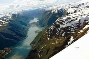 Drué rameno fjordu Hardanger. 