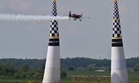 Petr Kopfstein mezi pylony před českými fanoušky na Aviatické pouti 2019. Petr Kopfstein mezi pylony před českými fanoušky na Aviatické pouti 2019.