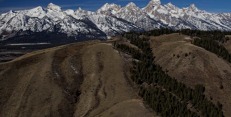 Yellowstone ze vzduchu aneb Scénický let s neplánovaným přistáním v národním parku. Yellowstone ze vzduchu aneb Scénický let s neplánovaným přistáním v národním parku.