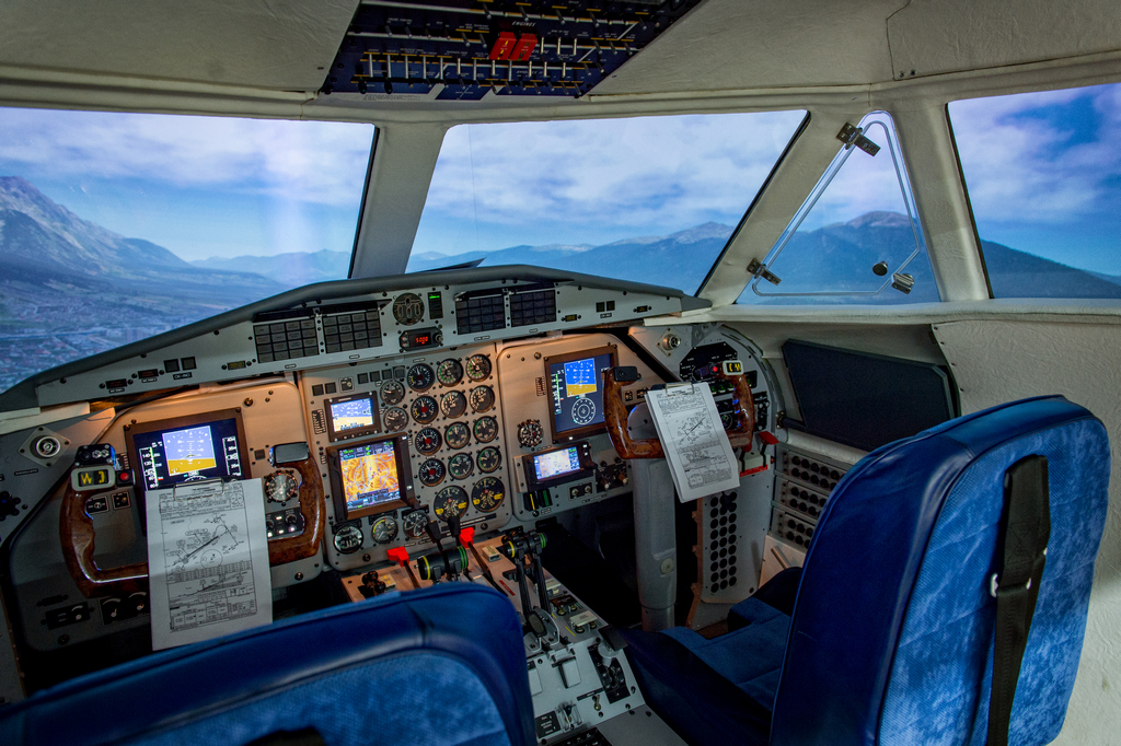 FlySafe: VFR2IMC aneb vyzkoušejte si na simulátoru L-410 řešení situace po vletu do podmínek IMC