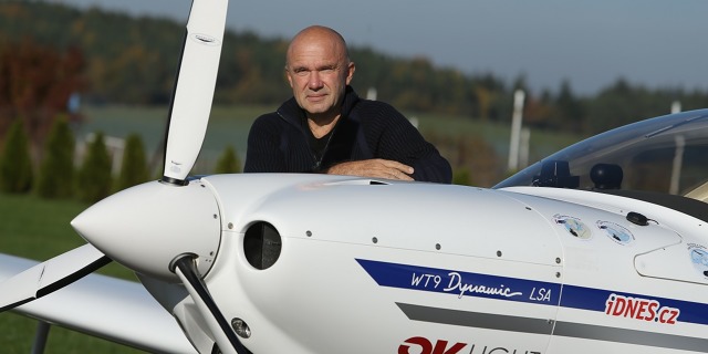 Jiří Pruša u expedičního Dynamiku WT-9 OK-LEX.