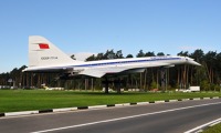 Tu-144 CCCP-77114 na křižovatce dálnice M5 na příjezdu k letišti Žukovskij. Zdroj: Max-sky.livejournal.com. Tu-144 CCCP-77114 na křižovatce dálnice M5 na příjezdu k letišti Žukovskij. Zdroj: Max-sky.livejournal.com.