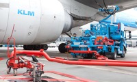 Boeing 777 ER společnosti KLM při tankování. Zdroj: KLM Boeing 777 ER společnosti KLM při tankování. Zdroj: KLM