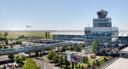 Letiště Václava Havla Praha, pohled na řídící věž. Foto: Letiště Praha
