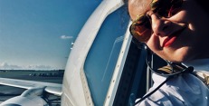Rosina Kašičková v B737 NG - selfie. Rosina Kašičková v B737 NG - selfie.