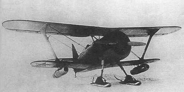 Polikarpov I-15bis s přídavnými náporovými motory DM-2. Obr.: public domain