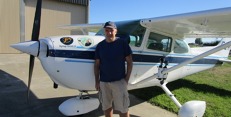 Jiří Pruša před expediční Cessnou / Jiri Prusa in front of expedition Cessna Jiří Pruša před expediční Cessnou / Jiri Prusa in front of expedition Cessna
