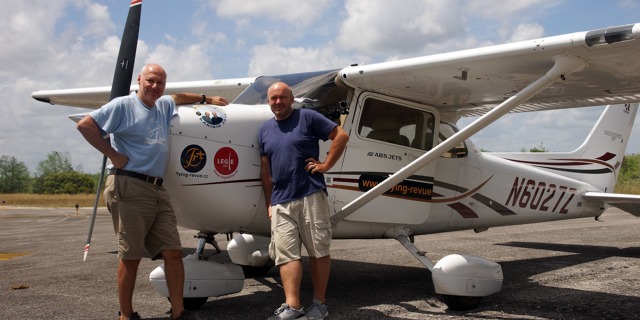 Petr Nikolaev a Jiří Pruša s Cessnou 172 Skyhawk, s níž po Karibiku létali.