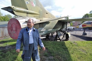 Ján Skladányi a MiG-23U ve kbelském leteckém muzeu. 