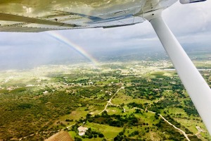 Duha nad portugalským Algarve, foceno z Cessny 172.