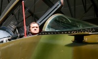 Václav Vašek v kokpitu Mig-29A v kbelském leteckém muzeu. Václav Vašek v kokpitu Mig-29A v kbelském leteckém muzeu.