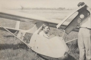 Plachtařina je pro Zdeňka Kadlece nejkrásnější létání. Tady na GB II.b Grunau Baby zvaný Bejbina. Foto: Archiv Z. Kadlece