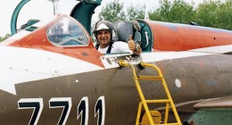 Oldřich Pelčák v MiG-21 v době, kdy létal jako zkušební pilot v leteckém výzkumném ústavu ve Kbelích. Foto: Archiv O. Pelčáka