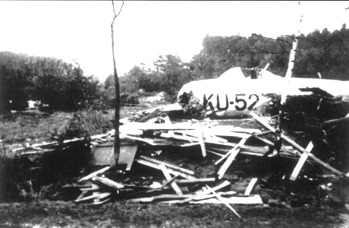 MiG-15 po nouzovém přistání nedaleko lomu ve Slověnicích. Foto: Archiv J. Oberfalzera