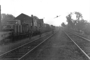 Cvičný útok letounem Jak-11 na vlakový transport. Přelom 50. a 60. let minulého století. Foto: Archiv J. Oberfalzera