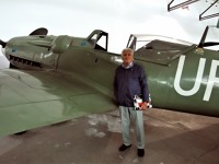 Mjr. v.v. Jan Oberfalzer před letounem Avie S-199. Foto Jan Dvořák Mjr. v.v. Jan Oberfalzer před letounem Avie S-199. Foto Jan Dvořák