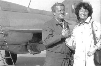 K poslednímu letu coby vojenského pilota doprovodila Jana Oberfalzera i jeho manželka. Foto: Archiv J. Oberfalzera