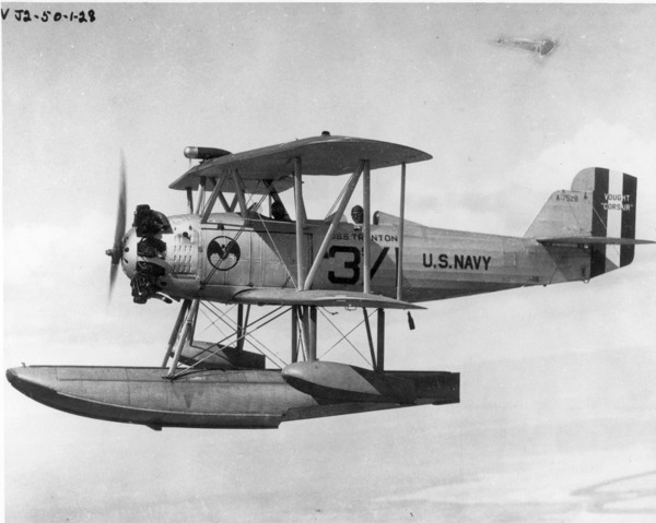 7_-_vought_o2u-1_corsair_z_lehkého_křižníku_uss_trenton.jpg