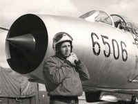 Sedmdesátá léta a Su-7BKL se svým pilotem Zdeňkem Kadlecem. Tento konkrétní stroj dnes můžete vidět v leteckém muzeu v Trenčíně. Foto: Archiv Z. Kadlece