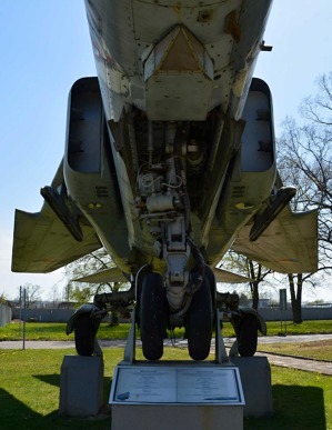 Úžasný pohled na podvozek MIG-23ML